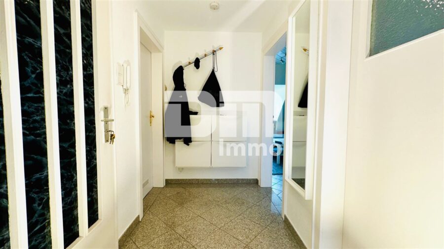 Modernisierte Zweizimmer Wohnung in bevorzugter Lage von Kassel / Wilhelmshöhe nahe ICE Bahnhof - Flur / Diele